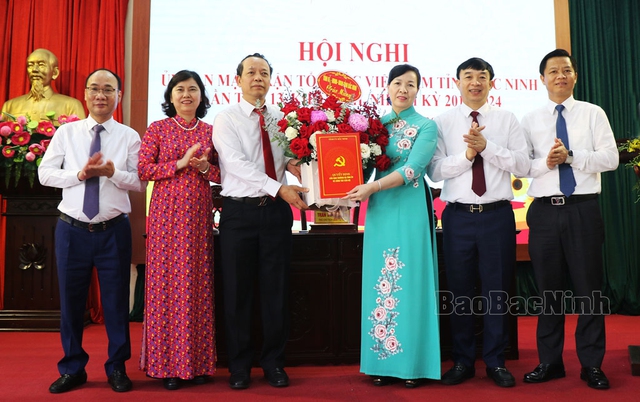 Nữ Bí thư Huyện ủy, Chủ tịch HĐND huyện nhận nhiệm vụ mới- Ảnh 2.