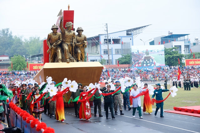 Rút kinh nghiệm để chuẩn bị tốt cho diễu binh, diễu hành vào năm tới- Ảnh 6.