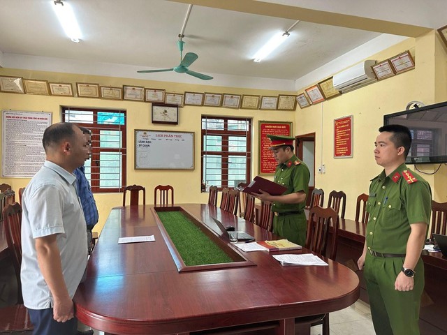 Khởi tố Trưởng phòng Tài nguyên và Môi trường huyện, 2 cán bộ Chi cục Chăn nuôi và Thú y- Ảnh 2.