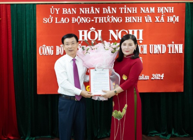 Tiếp nhận, bổ nhiệm nữ Bí thư Huyện ủy giữ chức Giám đốc Sở- Ảnh 1.