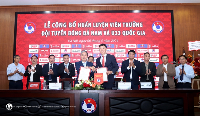 Tân HLV KIM SANG-SIK: Triết lý của tôi là bóng đá chiến thắng- Ảnh 1.