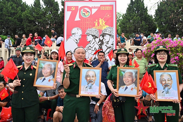 TOÀN CẢNH DIỄU BINH, DIỄU HÀNH KỶ NIỆM 70 NĂM CHIẾN THẮNG ĐIỆN BIÊN PHỦ 7/5/2024- Ảnh 33.