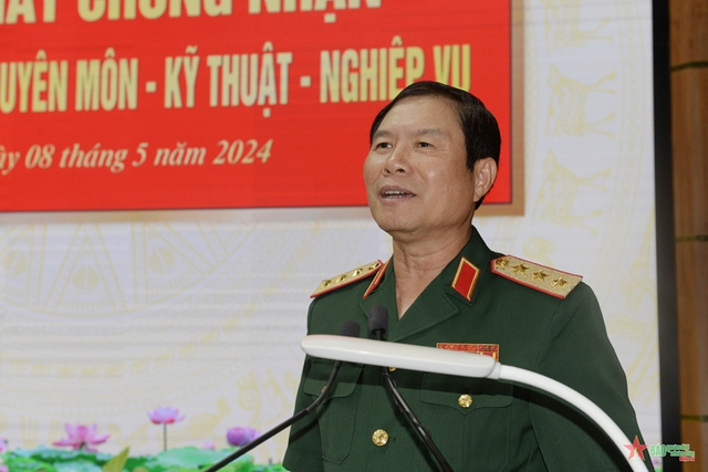 Bộ trưởng Quốc phòng công nhận nâng ngạch chức danh cho 650 sĩ quan- Ảnh 2.
