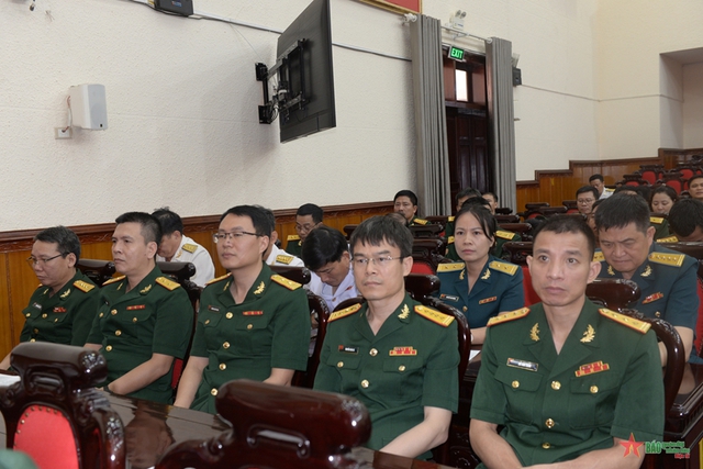 Bộ trưởng Quốc phòng công nhận nâng ngạch chức danh cho 650 sĩ quan- Ảnh 3.
