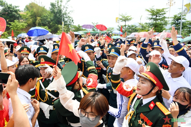 TOÀN CẢNH DIỄU BINH, DIỄU HÀNH KỶ NIỆM 70 NĂM CHIẾN THẮNG ĐIỆN BIÊN PHỦ 7/5/2024- Ảnh 18.