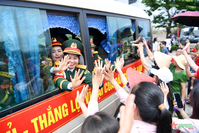 TOÀN CẢNH DIỄU BINH, DIỄU HÀNH KỶ NIỆM 70 NĂM CHIẾN THẮNG ĐIỆN BIÊN PHỦ 7/5/2024- Ảnh 9.