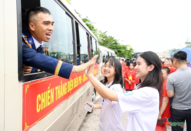 TOÀN CẢNH DIỄU BINH, DIỄU HÀNH KỶ NIỆM 70 NĂM CHIẾN THẮNG ĐIỆN BIÊN PHỦ 7/5/2024- Ảnh 7.