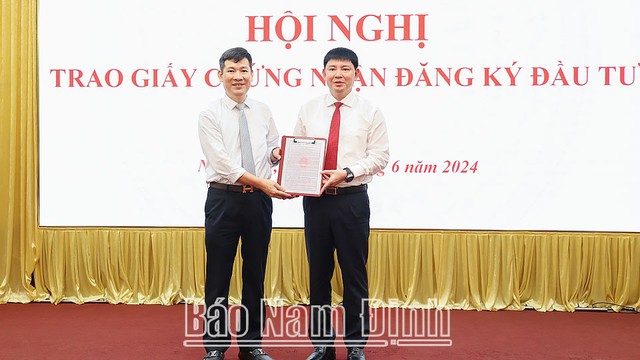 Nam Định: Trao giấy chứng nhận đăng ký đầu tư dự án hơn 100 triệu USD- Ảnh 1.