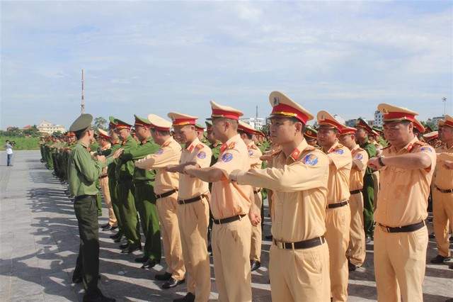 Tổ chức diễu binh, diễu hành ra mắt lực lượng bảo vệ an ninh, trật tự ở cơ sở- Ảnh 1.