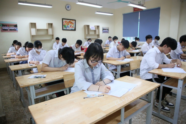 Đề thi tuyển sinh lớp 10 môn Toán tại Quảng Ninh, Ninh Bình, Vĩnh Phúc năm học 2024 - 2025- Ảnh 1.