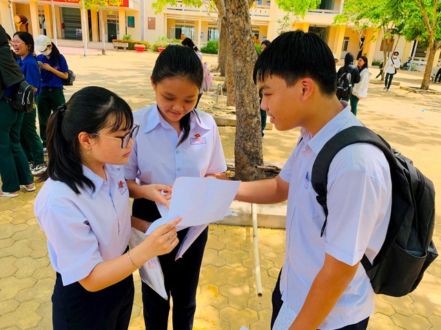 Đề thi tuyển sinh lớp 10 môn Ngữ văn tại Hải Phòng, Bình Thuận, Bình Định, Bình Phước năm học 2024 - 2025- Ảnh 5.