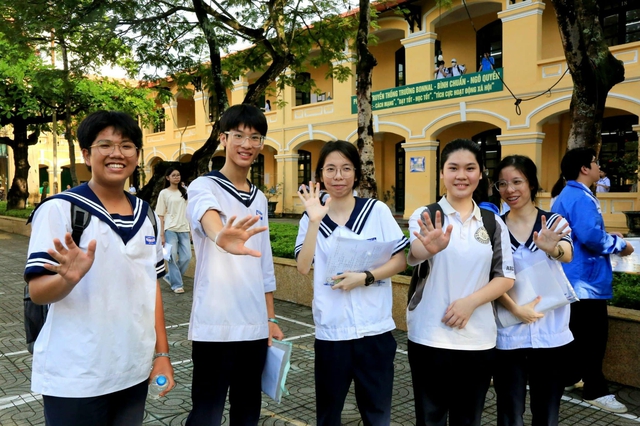 Đề thi tuyển sinh lớp 10 môn Ngữ văn tại Hải Phòng, Bình Thuận, Bình Định, Bình Phước năm học 2024 - 2025- Ảnh 1.