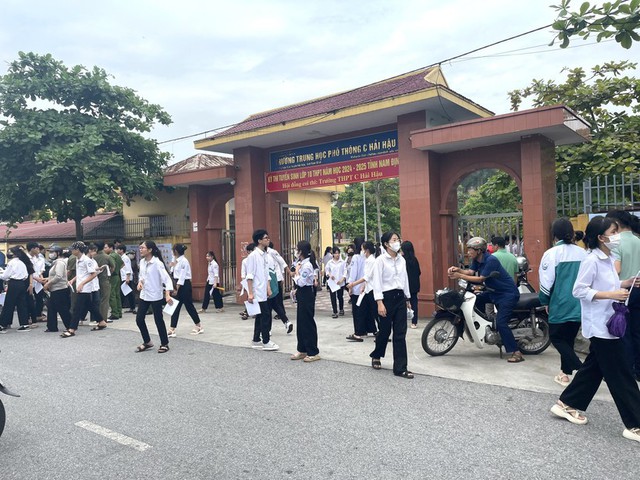 Đề thi tuyển sinh lớp 10 môn Ngữ văn tại Nam Định, Thái Bình, Đồng Nai năm học 2024-2025- Ảnh 1.
