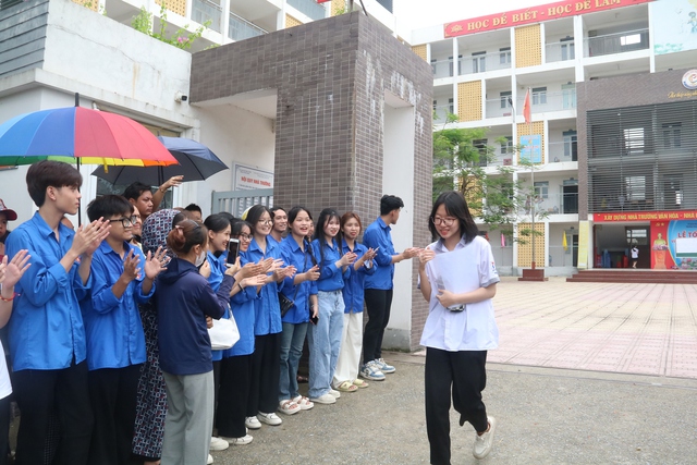 Đề thi tuyển sinh lớp 10 môn Ngữ văn tại thành phố Hà Nội năm học 2024-2025- Ảnh 3.