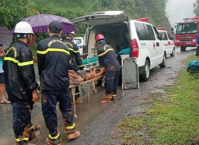 Vụ sạt lở ở Hà Giang: Chính thức ghi nhận 11 người tử vong, phấn đấu sớm thông tuyến- Ảnh 7.