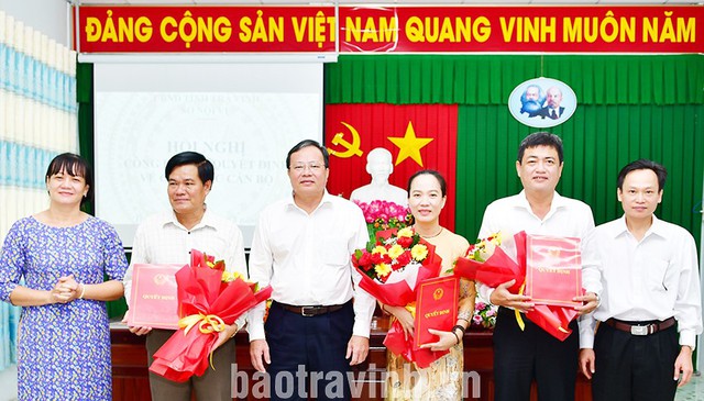 Bổ nhiệm Bí thư Thị ủy, nữ Phó Chủ tịch TP giữ chức Giám đốc, Phó Giám đốc Sở- Ảnh 1.