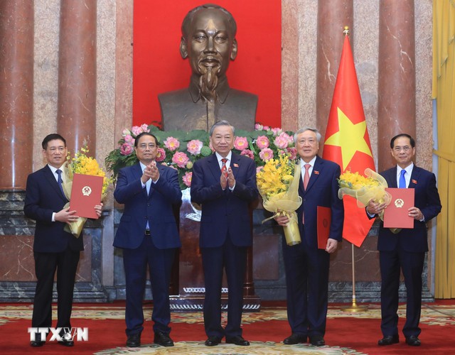 Tổng Bí thư, Chủ tịch nước Tô Lâm trao quyết định bổ nhiệm 3 tân Phó Thủ tướng và 2 Bộ trưởng- Ảnh 1.