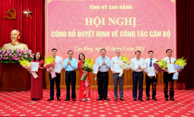 Chỉ định Bí thư thư Huyện ủy; bổ nhiệm 3 Phó Giám đốc Sở,... - Ảnh 1.