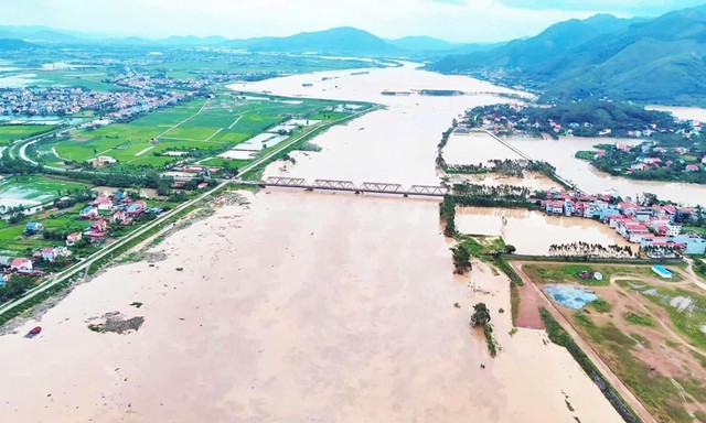 Tập trung phương tiện, vật tư, nhân lực để khắc phục hậu quả do mưa, lũ trên các tuyến quốc lộ- Ảnh 1.