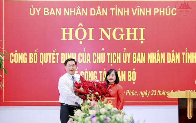 Trao quyết định bổ nhiệm nữ Giám đốc Sở Tài chính- Ảnh 1.