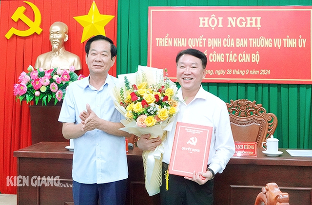 Điều động, bổ nhiệm Bí thư Huyện ủy giữ chức Phó Trưởng Ban Tổ chức Tỉnh ủy- Ảnh 1.