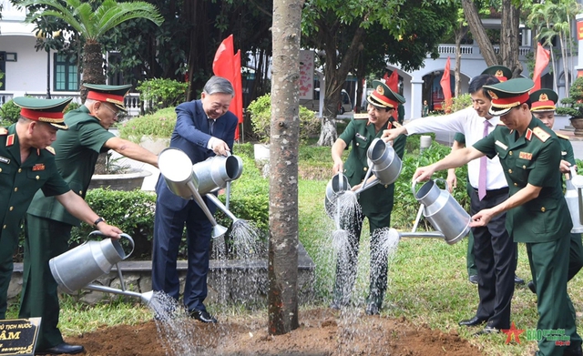 Tổng Bí thư, Chủ tịch nước Tô Lâm thăm và làm việc với Tổng cục II- Ảnh 5.