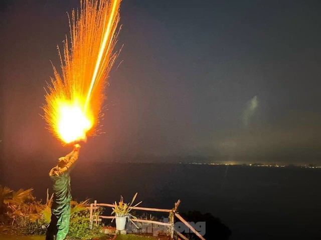 BẮN PHÁO HIỆU cảnh báo tàu thuyền; hàng trăm nghìn bộ đội, dân quân sẵn sàng ứng phó Bão số 3 (YAGI)- Ảnh 2.