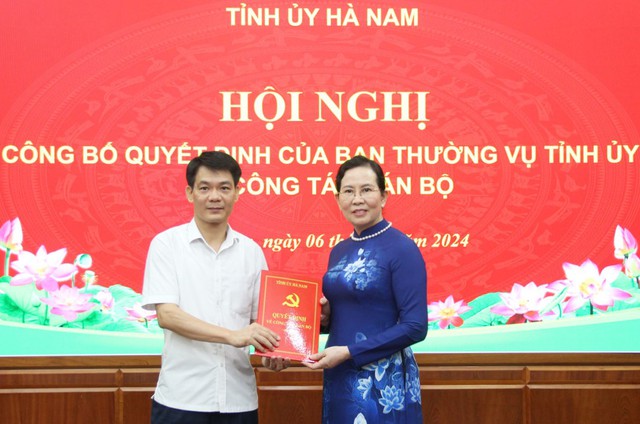 Điều động, phân công Bí thư Thành ủy, Chủ tịch HĐND thành phố giữ chức vụ mới- Ảnh 1.