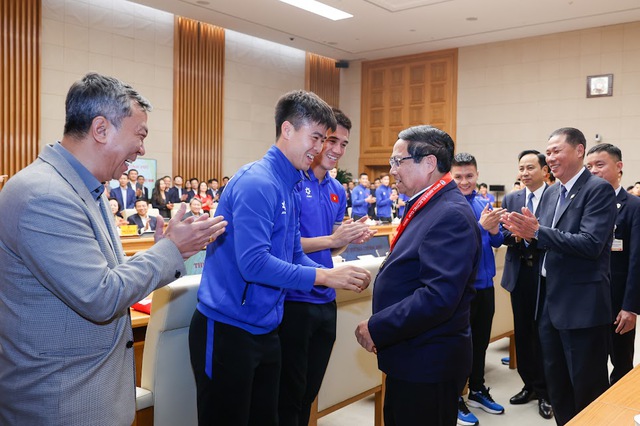 THỦ TƯỚNG: HƯƠNG VỊ CHIẾN THẮNG CÒN MÃI, NHƯNG BÓNG ĐÁ VIỆT NAM PHẢI VÔ ĐỊCH CHÂU Á VÀ DỰ WORLD CUP- Ảnh 15.