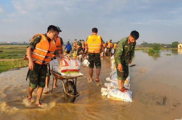 HỎA TỐC đảm bảo an toàn đê điều trước lũ đặc biệt lớn trên sông Cầu, sông Thương, sông Cà Lồ- Ảnh 4. HỎA TỐC đảm bảo an toàn đê điều trước lũ đặc biệt lớn trên sông Cầu, sông Thương, sông Cà Lồ- Ảnh 4.
