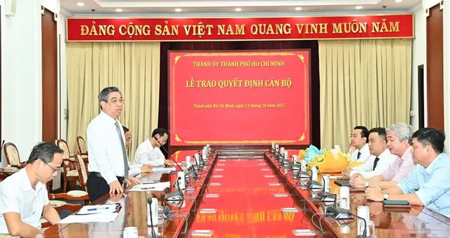 Tiếp nhận, bổ nhiệm Thư ký đồng chí Bí thư Trung ương Đảng, Bí thư Thành ủy TPHCM- Ảnh 2.