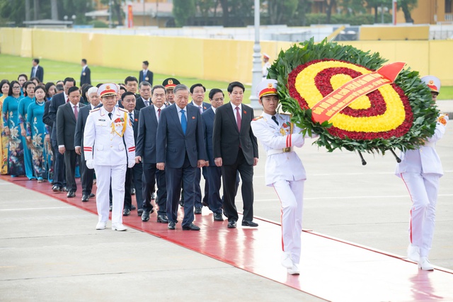 TOÀN CẢNH: KHAI MẠC TRỌNG THỂ KỲ HỌP THỨ 10, QUỐC HỘI KHÓA XV- Ảnh 11. TOÀN CẢNH: KHAI MẠC TRỌNG THỂ KỲ HỌP THỨ 10, QUỐC HỘI KHÓA XV- Ảnh 11.