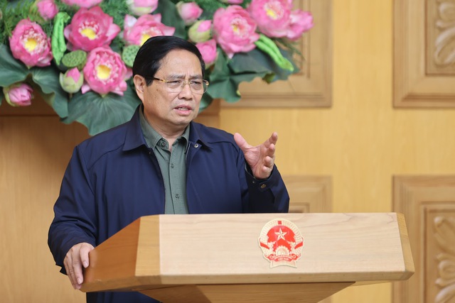 Thủ tướng: Kiên quyết di dời, sơ tán người dân khỏi khu vực nguy hiểm; khẩn trương tiếp tế cho khu vực bị ngập sâu, chia cắt- Ảnh 9.