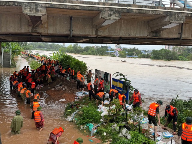 Triển khai ngay các biện pháp cấp bách phòng, chống lũ - Ảnh 1.