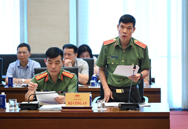 Thẩm tra dự án Luật sửa đổi, bổ sung một số điều của 10 luật có liên quan đến an ninh, trật tự- Ảnh 2. Thẩm tra dự án Luật sửa đổi, bổ sung một số điều của 10 luật có liên quan đến an ninh, trật tự- Ảnh 2.