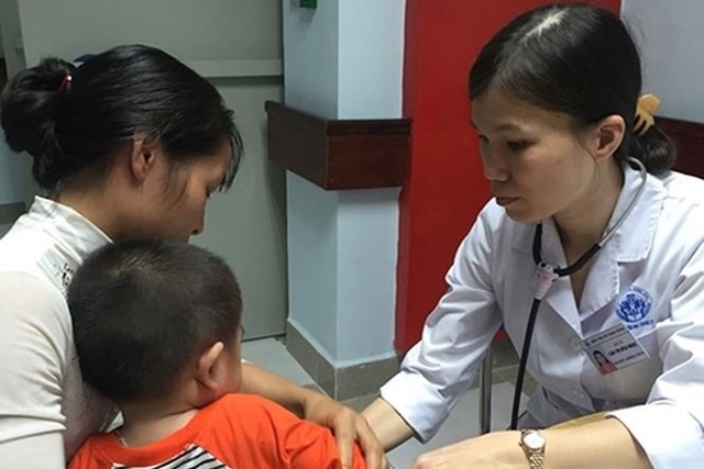 Quy định chế độ nghỉ chăm con dưới 7 tuổi ốm - Ảnh 1.