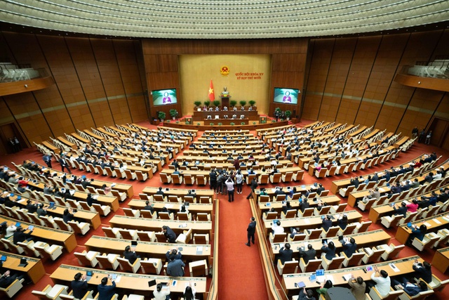 Đại biểu Quốc hội góp ý về chế độ tiền lương, phụ cấp, tuyển dụng, điều động, bố trí công việc đối với nhà giáo- Ảnh 1.