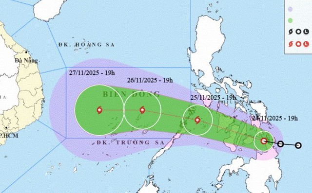Chuyên gia dự báo diễn biến, tác động của Bão số 15 (mạnh lên từ áp thấp nhiệt đới) đối với miền Trung- Ảnh 1. Chuyên gia dự báo diễn biến, tác động của Bão số 15 (mạnh lên từ áp thấp nhiệt đới) đối với miền Trung- Ảnh 1.
