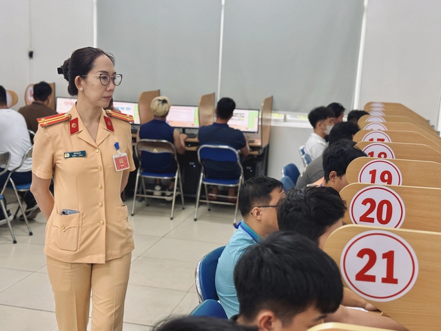 Đề xuất quy định không đạt sát hạch lý thuyết thì không được sát hạch thực hành lái xe trong hình- Ảnh 1.