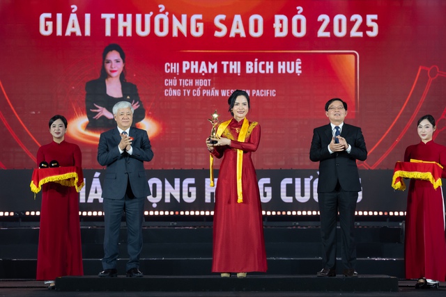 Danh sách 10 Doanh nhân nhận Giải thưởng Sao Đỏ 2025- Ảnh 2. Danh sách 10 Doanh nhân nhận Giải thưởng Sao Đỏ 2025- Ảnh 2.