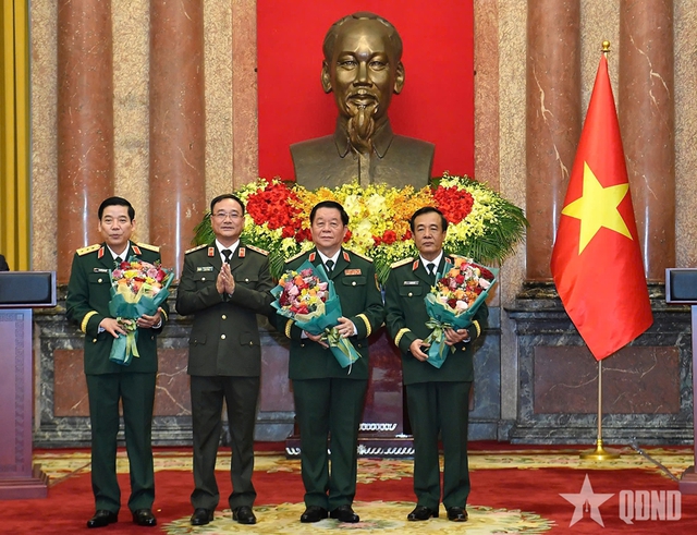 Chủ tịch nước trao quyết định thăng quân hàm Đại tướng, Thượng tướng, bổ nhiệm Chủ nhiệm Tổng cục Chính trị- Ảnh 13.