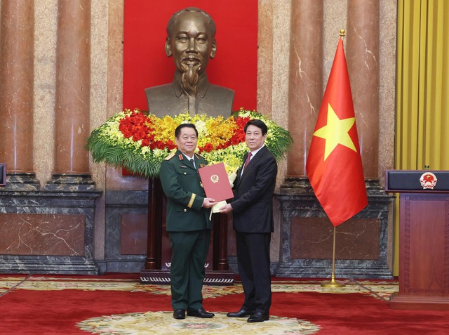 Chủ tịch nước trao quyết định thăng quân hàm Đại tướng, Thượng tướng, bổ nhiệm Chủ nhiệm Tổng cục Chính trị- Ảnh 1.