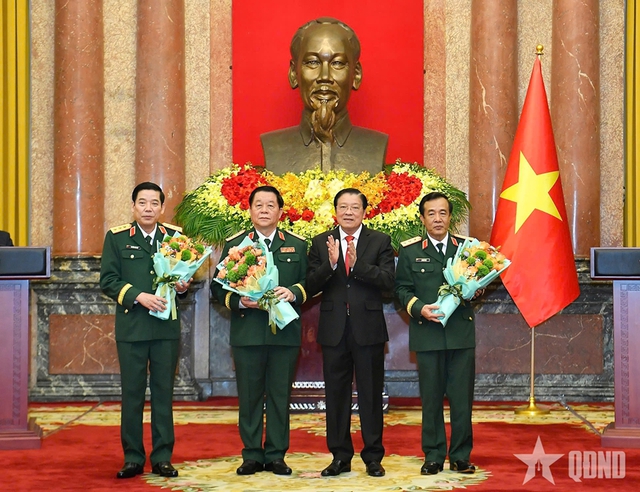 Chủ tịch nước trao quyết định thăng quân hàm Đại tướng, Thượng tướng, bổ nhiệm Chủ nhiệm Tổng cục Chính trị- Ảnh 10.