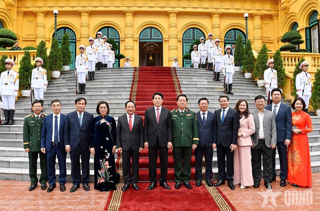 Chủ tịch nước trao quyết định thăng quân hàm Đại tướng, Thượng tướng, bổ nhiệm Chủ nhiệm Tổng cục Chính trị- Ảnh 16.