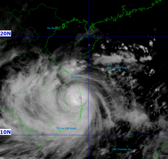 THỦ TƯỚNG CHỈ ĐẠO KHẨN CẤP ỨNG PHÓ BÃO SỐ 13 VÀ MƯA LŨ- Ảnh 1. THỦ TƯỚNG CHỈ ĐẠO KHẨN CẤP ỨNG PHÓ BÃO SỐ 13 VÀ MƯA LŨ- Ảnh 1.