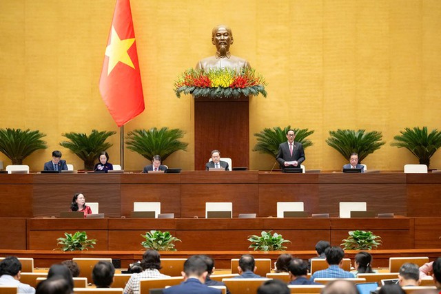 Sửa quy định về miễn thị thực; đăng ký thường trú; xe khách, taxi không phải lắp ghế trẻ em- Ảnh 1.