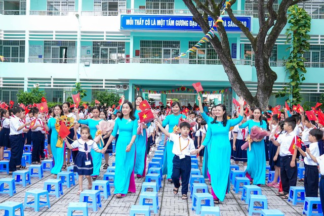 Tiếp tục rà soát, thực hiện việc bổ nhiệm, thăng hạng chức danh nghề nghiệp giáo viên- Ảnh 1. Tiếp tục rà soát, thực hiện việc bổ nhiệm, thăng hạng chức danh nghề nghiệp giáo viên- Ảnh 1.