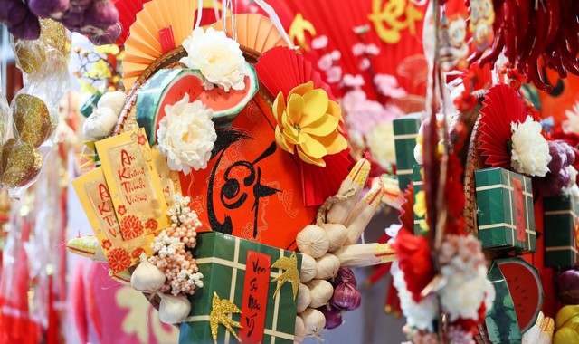 Tặng quà Tết Nguyên đán Bính Ngọ 2026: Chi tiết đối tượng, mức quà tặng của TP Hà Nội- Ảnh 1. Tặng quà Tết Nguyên đán Bính Ngọ 2026: Chi tiết đối tượng, mức quà tặng của TP Hà Nội- Ảnh 1.