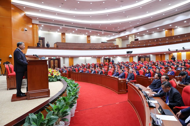 HỘI NGHỊ TRUNG ƯƠNG 15: THỐNG NHẤT THÔNG QUA BÁO CÁO VỀ CÔNG TÁC NHÂN SỰ CỦA ĐẢNG- Ảnh 8.