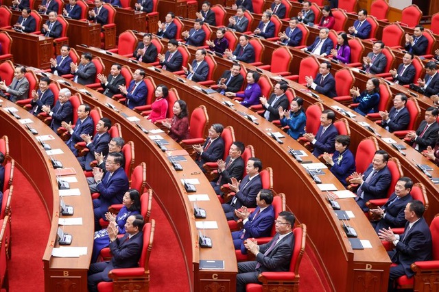 HỘI NGHỊ TRUNG ƯƠNG 15: THỐNG NHẤT THÔNG QUA BÁO CÁO VỀ CÔNG TÁC NHÂN SỰ CỦA ĐẢNG- Ảnh 7.